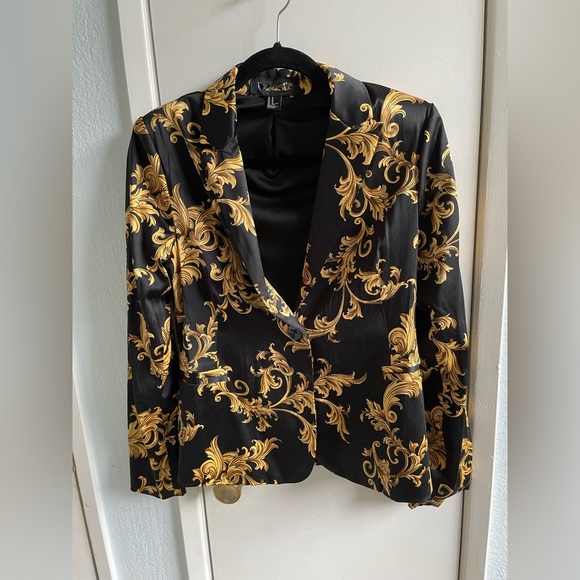 Size: M. 🤩 Eye-catching Blazer. 64% polyester/33% cotton. Worn 1x- like new! - Picture 5 of 9